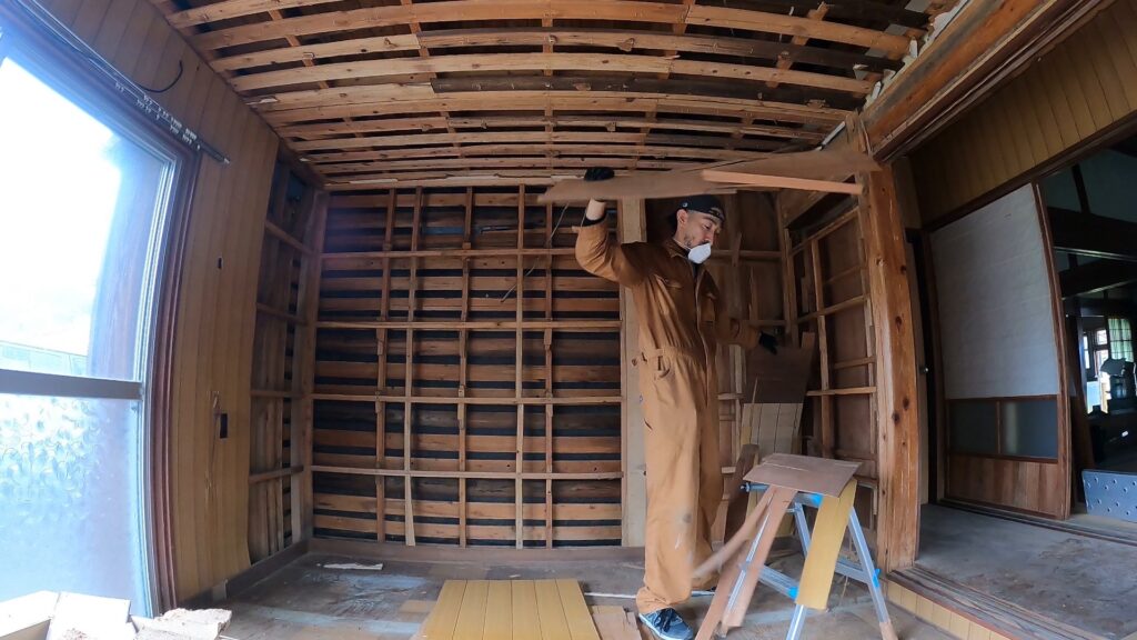 元寝室と押し入れだった部屋の解体中