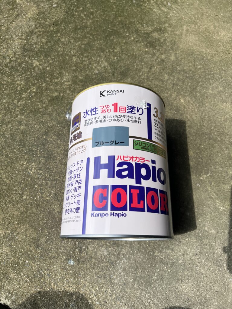 今回購入したペンキ。色はブルーグレー